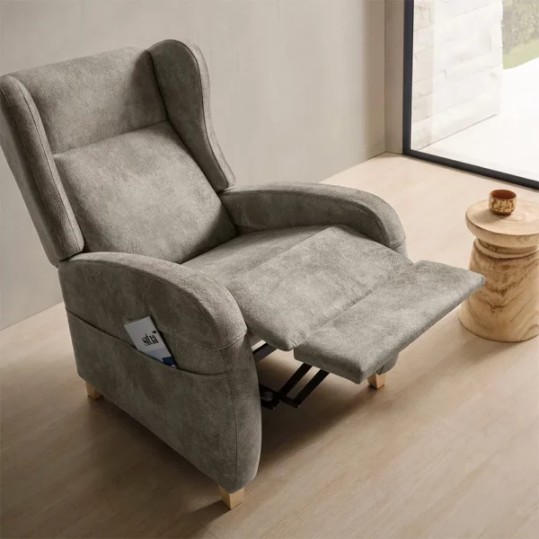 Sillón modelo ALE abierto en una habitación