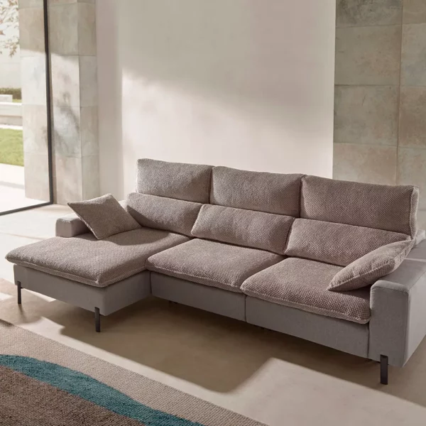 Sofá deslizante modelo CO en forma de L en un salón