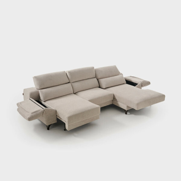 Sofá deslizante modelo LON en forma de L, color beige, con los espacios de almacenaje abiertos y parte del sofá deslizado