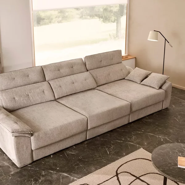 Sofá modelo KI en forma de L en un salón con los asientos deslizados
